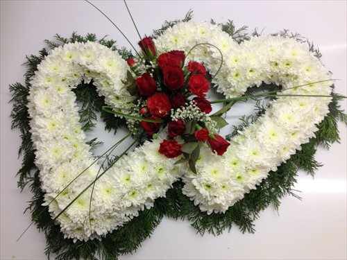Double Open Heart – White Based With Floral Spray